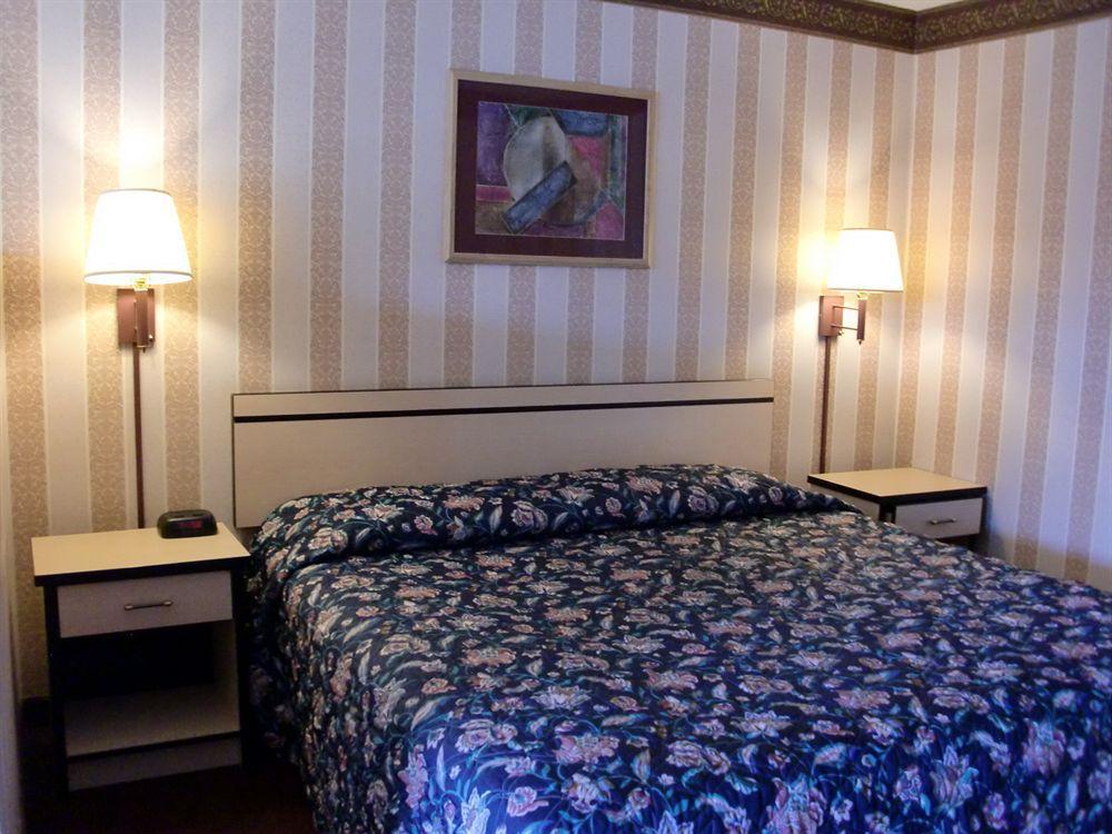 Travelstar Inn & Suites โคโลราโดสปริงส์ ภายนอก รูปภาพ