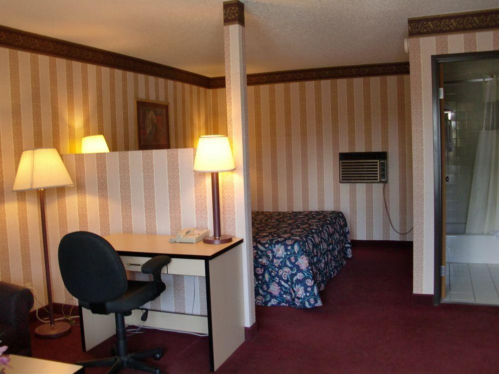 Travelstar Inn & Suites โคโลราโดสปริงส์ ภายนอก รูปภาพ