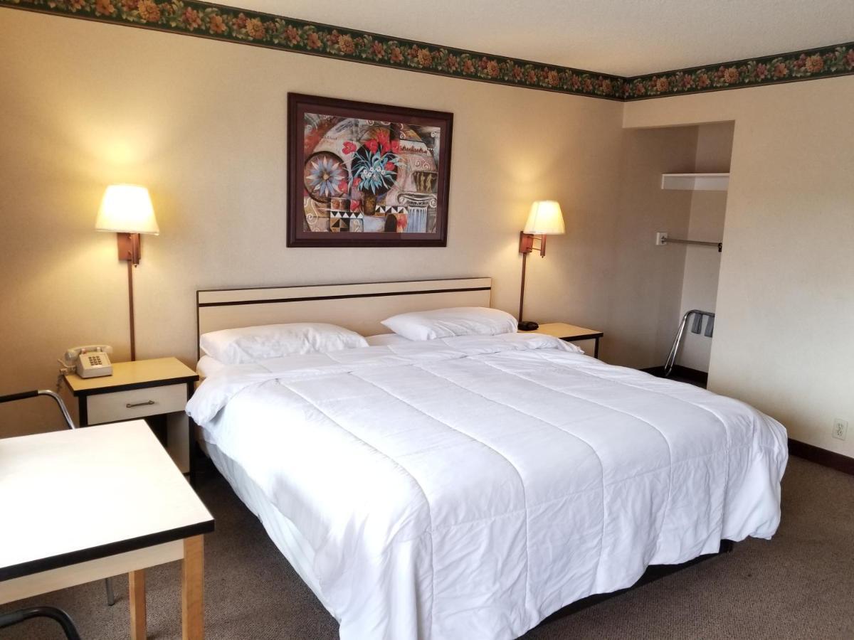 Travelstar Inn & Suites โคโลราโดสปริงส์ ภายนอก รูปภาพ